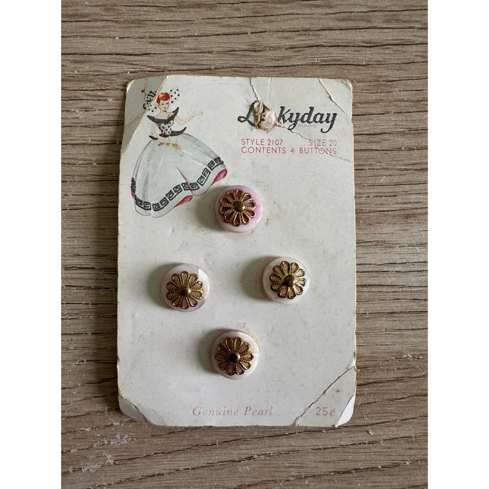 Vintage Button Lot White Cream Pearlized La Mode Le Bouton Streamline Ephemera